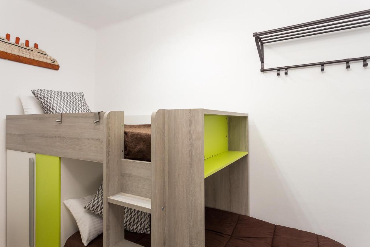 Sagrada Familia Butterfly Apartment